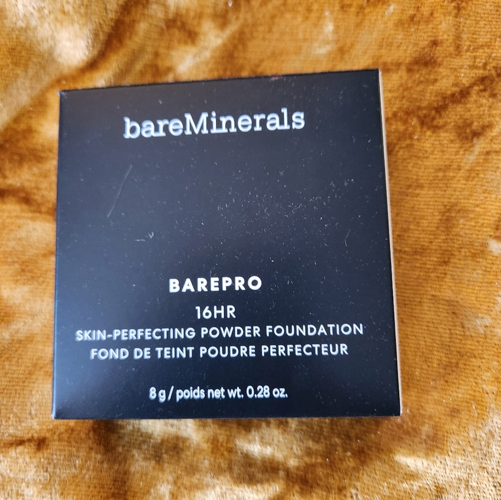 BareMinerals BAREPRO® 16HR Skin-Perfecting Powder Foundation